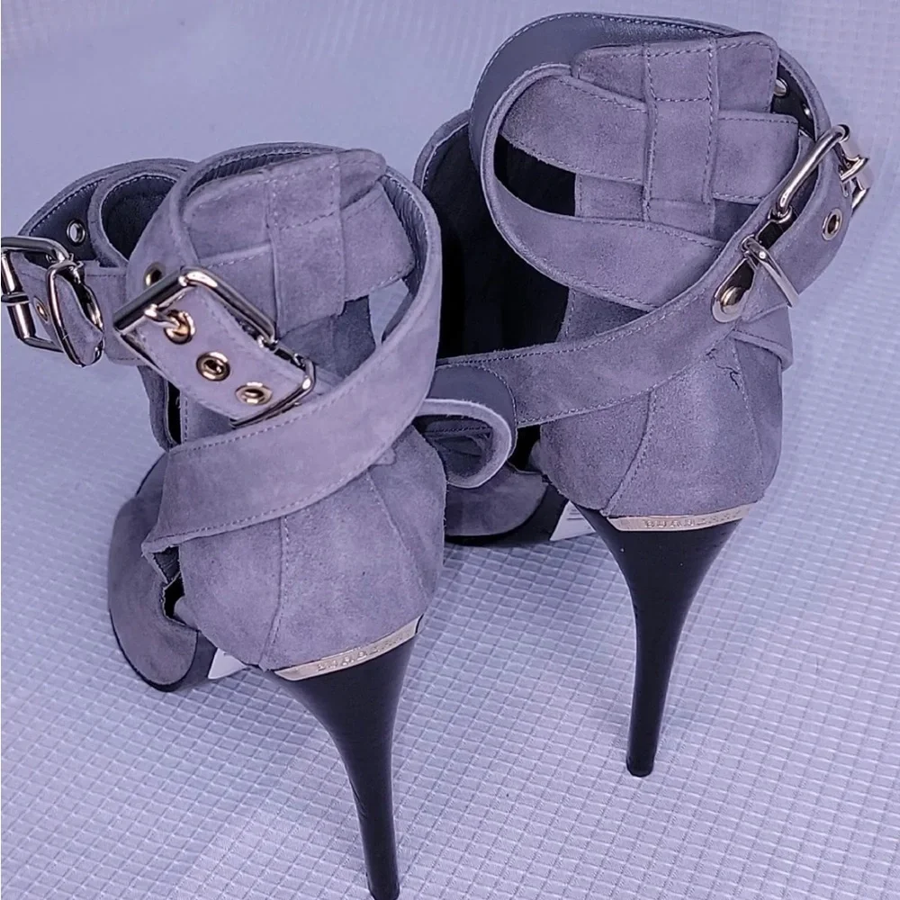 Burberry heels - Picture 2 of 13